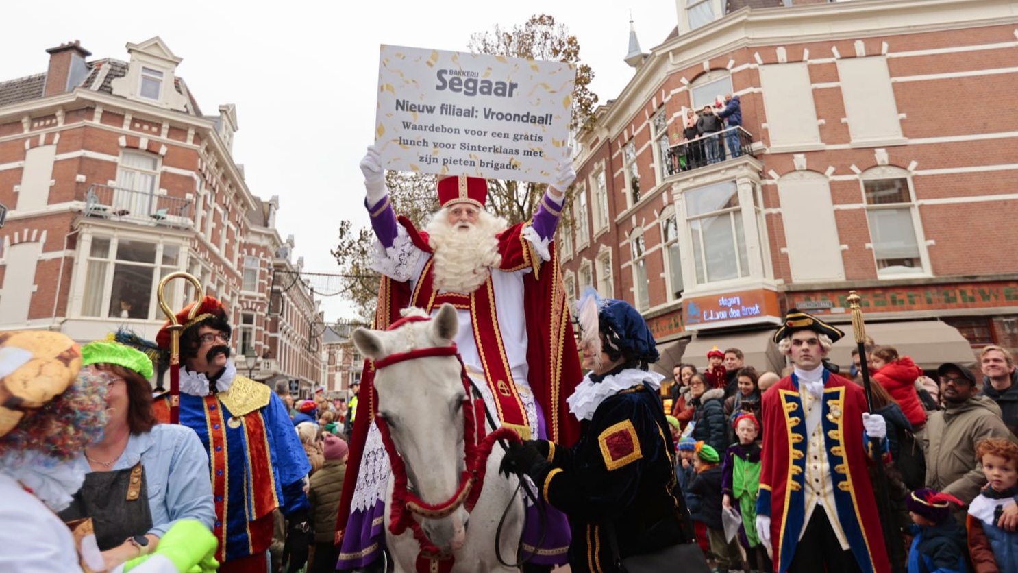 Sinterklaas is weer door de Reinkenstraat gereden, dag 1782